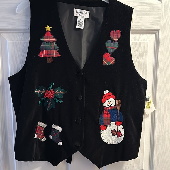 Women’s Black Velvet Vest NWT With
Beautiful Christmas Appliqués Size PL - Picture 2 of 9